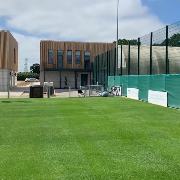 ティム・クルルのインスタグラム：「Excited like a little kid reporting for the first day back at school .. New season - New training ground 👏🏻👌🏻🔰 #bringiton #19/20」