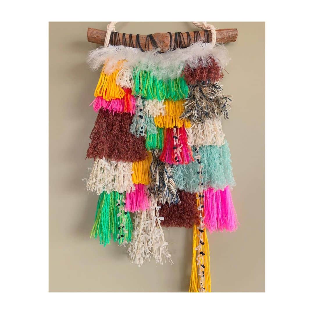 森千波さんのインスタグラム写真 - (森千波Instagram)「タペストリーのオーダーは20cm幅のみとなっております。お問い合わせはDMからお願いします◡̈⃝ . . . . . #1000weave#weaving#yarn#handmade#colorful#knit#tapestry#織物#糸#タペストリー」7月1日 17時21分 - 1000wave