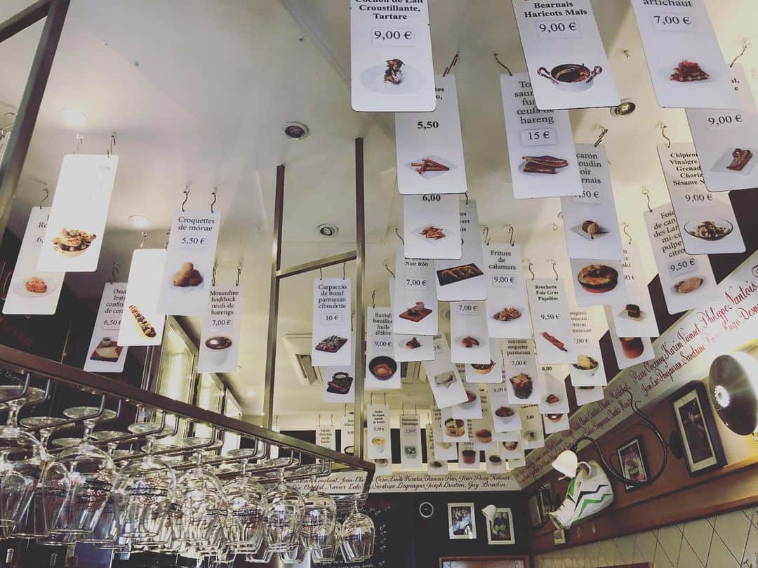 のインスタグラム：「ㅤㅤㅤ ㅤㅤㅤ やがてメニューを見上げるのが辛くなってきたお店🤣 でもどれもこれも美味しかった。 ㅤㅤㅤ #blendatrip2019 #blendatrip」
