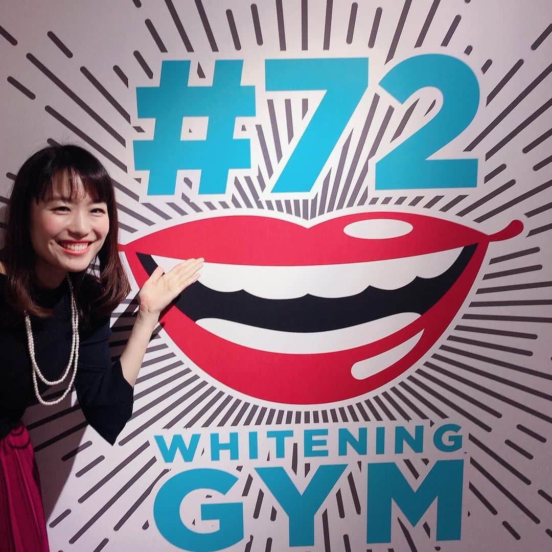 72WHITENING GYMのインスタグラム：「こんにちは！﻿ ホワイトニングサロン 心斎橋店です🦷✨﻿ ﻿ ﻿ 今日から7月スタートですね🌼✨﻿ ﻿ 皆さまは、この夏どこかお出掛けされますか？﻿ ﻿ ﻿ 先日、中学の同級生のあっきーにご来店いただきました！！﻿ ﻿ いつも笑顔が素敵です🥺💕﻿ ホワイトニングでトーンも上がり、﻿ 更に笑顔が輝いておりました❤️﻿ ﻿ またのご来店お待ちしております✨﻿ ﻿ 皆さま、LINE@のご登録はお済みでしょうか？🤔﻿ ﻿ もし、まだの方がいらっしゃったら﻿ お早めのご登録をオススメします‼️﻿ ﻿ LINE@でしか、お伝えしていない﻿ ﻿ ⚠️LINE@限定！⚠️⚠️﻿ ・ ・ ⚠️⚠️㊙️情報が盛りだくさん⚠️⚠️﻿ ﻿ お得にホワイトニングされたい方は、﻿ 今すぐ検索を⬇︎﻿ ﻿ @72gym﻿ ﻿ ﻿ 歯を白くして第一印象から好印象を💕﻿ ﻿ 皆さまのご来店お待ちしております！﻿ ・ ================﻿﻿﻿ ﻿﻿﻿ @72whiteninggym_osaka ﻿﻿﻿ ﻿﻿﻿ 〒541-0057 ﻿﻿﻿ 大阪府大阪市中央区北久宝寺町２丁目６−１RE-017 504﻿﻿﻿ ﻿ ================﻿ ﻿ ﻿ ﻿﻿ #ホワイトニング #美しい歯 #第一印象#口元美人 ﻿﻿ #イメージアップ大作戦 #セルフホワイトニング大阪 #笑顔#フォトグラファー #歯 #白い歯目指す#心斎橋店 #駅近 #駅近ジム #パーソナルトレーニング#心斎橋 #心斎橋駅からすぐ #駅近 #ホワイトニング大阪 #結果にコミットする」