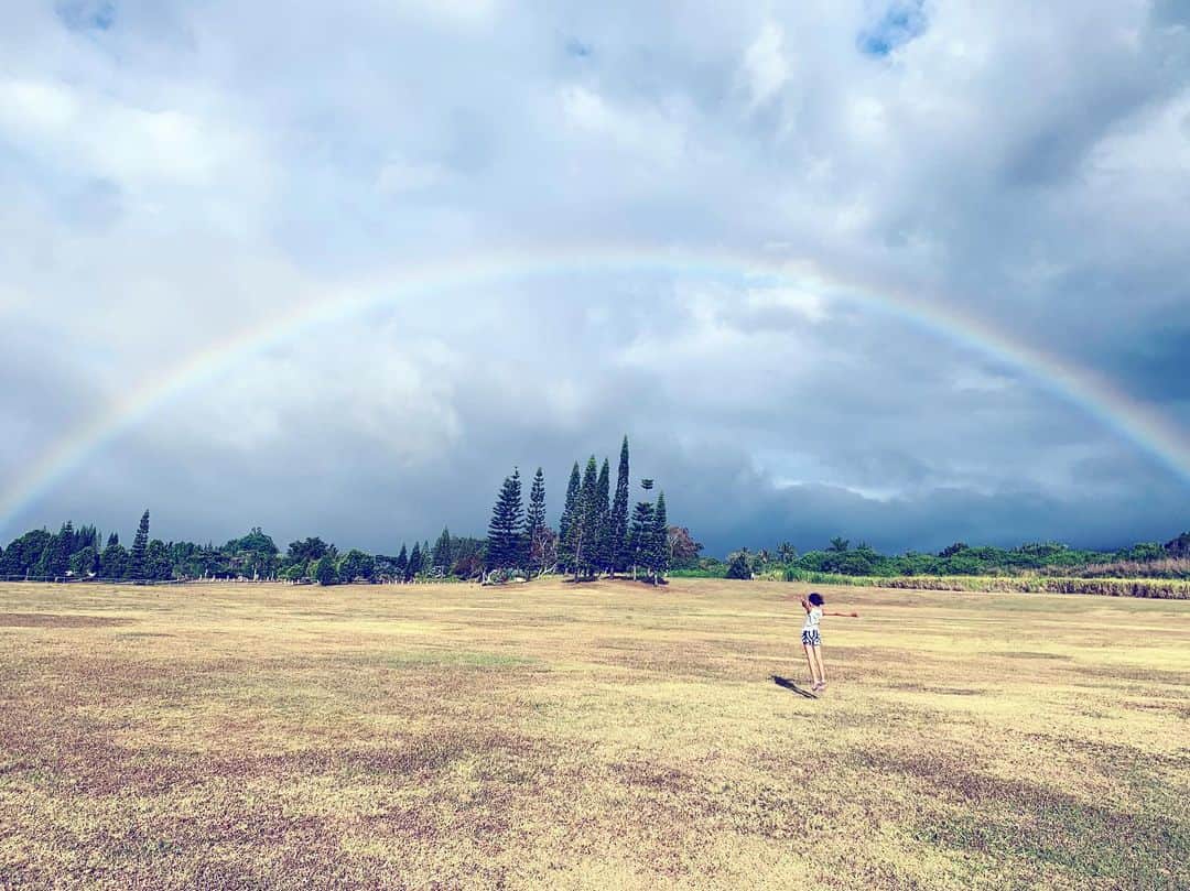吉川ひなのさんのインスタグラム写真 - (吉川ひなのInstagram)「Rainbow Jump🌈  #娘HawaiiLife」7月1日 17時35分 - hinanoyoshikawa