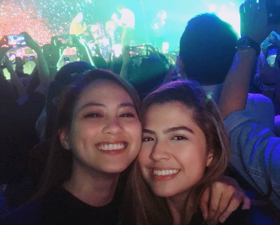 Alexa Ilacadさんのインスタグラム写真 - (Alexa IlacadInstagram)「To my portal to instant happiness, having you in my life always makes me hopeful and excited for the future because if I have someone as great as you by my side, I'm positive that I can conquer anything. 🤗 Happy birthday, my favorite. You are, quite literally, the best. You have me always & I celebrate you everyday. i love you! 💙 ➡️🌙🔙 #pinkskies」7月1日 17時35分 - alexailacad