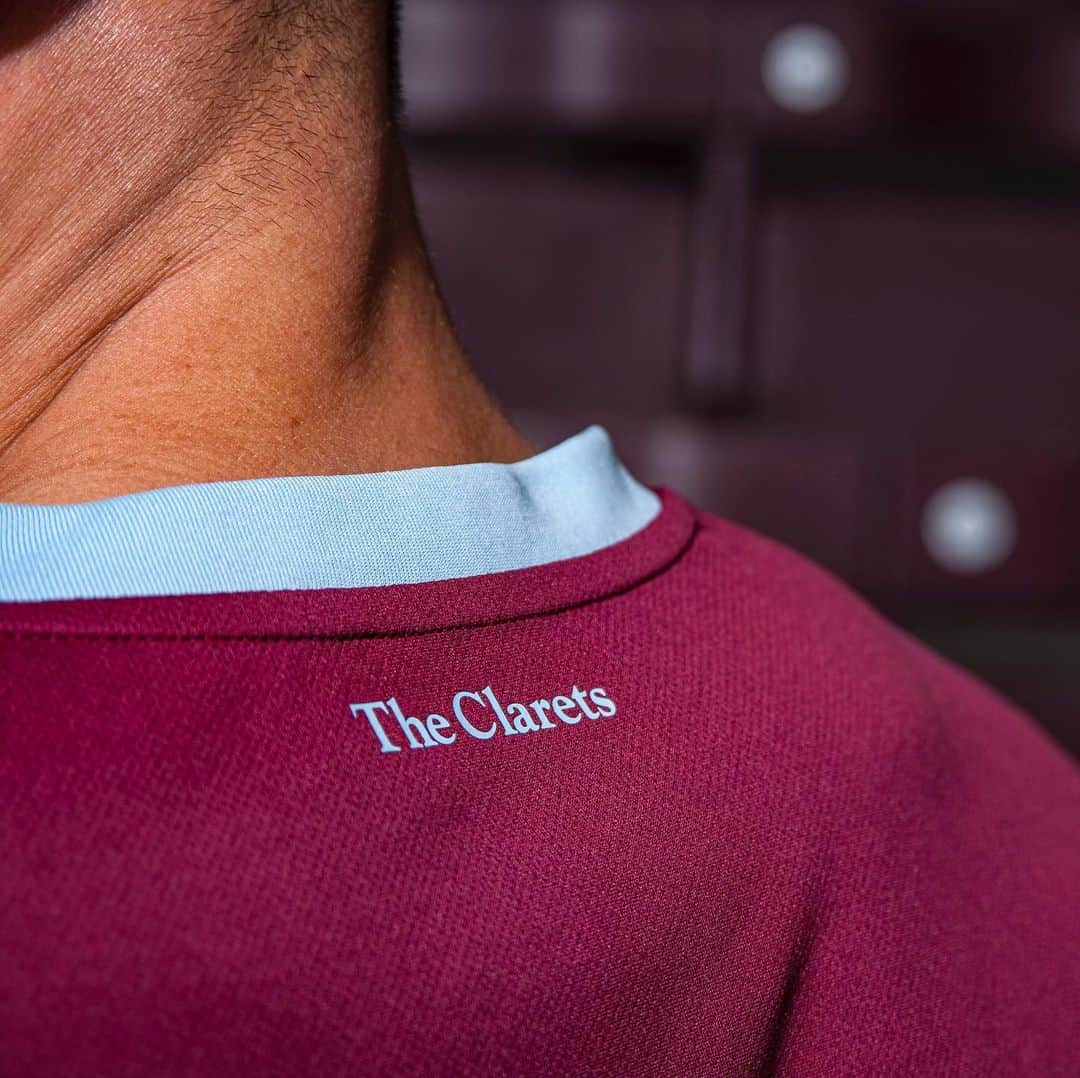 UMBROさんのインスタグラム写真 - (UMBROInstagram)「Introducing @burnleyofficial’s new home kit for the 19/20 season. Swipe through for a closer look 🔎. . . . . #umbro #umbroclarets #umbrofootball #premierleague #football #footballshirt」7月1日 17時31分 - umbro