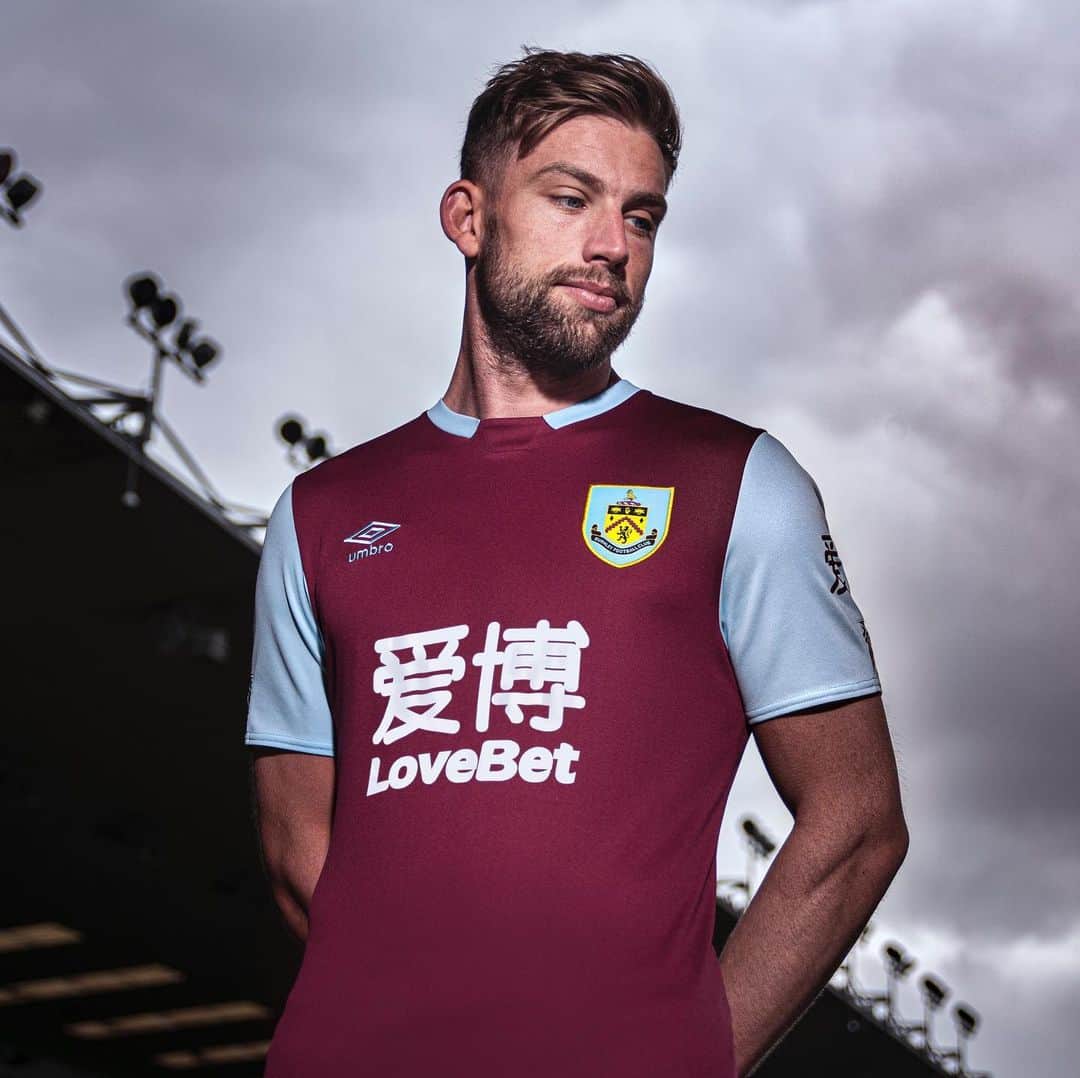 UMBROさんのインスタグラム写真 - (UMBROInstagram)「Introducing @burnleyofficial’s new home kit for the 19/20 season. Swipe through for a closer look 🔎. . . . . #umbro #umbroclarets #umbrofootball #premierleague #football #footballshirt」7月1日 17時31分 - umbro