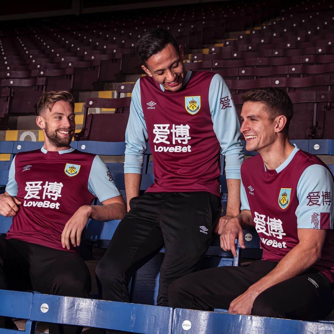 UMBROさんのインスタグラム写真 - (UMBROInstagram)「Introducing @burnleyofficial’s new home kit for the 19/20 season. Swipe through for a closer look 🔎. . . . . #umbro #umbroclarets #umbrofootball #premierleague #football #footballshirt」7月1日 17時31分 - umbro