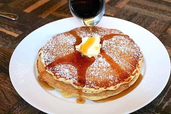 レッツエンジョイ東京さんのインスタグラム写真 - (レッツエンジョイ東京Instagram)「.﻿ ✩★------------------﻿ ふっくら食感がたまらない﻿ バターミルクたっぷりのパンケーキ！﻿ ------------------✩★﻿ ﻿ ブルックリン発のレストラン「BUTTERMILK CHANNEL」🤩﻿ 現地で人気のメニューのひとつ、「バターミルクパンケーキ」が原宿で気軽に味わえます😋﻿ ﻿ バターとメープルシロップのみで味わうシンプルなパンケーキで、生地の美味しさそのものを楽しむことができます💕﻿ ﻿ ほんのりとした甘さなので、メープルシロップをたっぷりとかけて食べてみてくださいね♡ 別添えのバターでコク深さをプラスするのもオススメです♪﻿ ﻿ 🥞：BUTTERMILK CHANNEL HARAJUKU﻿ 📍：明治神宮前〈原宿〉﻿ 詳細はアカウントトップから﻿ 👉@lets_enjoytokyo﻿ ﻿ #レッツエンジョイ東京 #ぐるなび﻿ #おでかけ #トキメキ女子﻿ #BUTTERMILKCHANNEL ﻿ #バターミルクチャンネル﻿ #バターミルクパンケーキ ﻿ #パンケーキ🥞 #🥞﻿ #パンケーキ🍴 #パンケーキ部﻿ #パンケーキ巡り #パンケーキ大好き﻿ #ふわふわ #ふわふわパンケーキ﻿ #ブルックリン #バター﻿ #スイーツ女子 #東京カフェ巡り﻿ #カフェ部 #カフェ巡り ﻿ #東京カフェ #原宿カフェ﻿ #明治神宮前カフェ ﻿ #原宿 #明治神宮前﻿ #harajuku」7月1日 17時34分 - lets_enjoytokyo