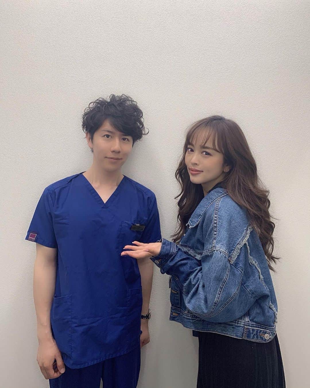 板橋瑠美さんのインスタグラム写真 - (板橋瑠美Instagram)「初♡﻿ 目のクマ取り✨で印象アップ♡﻿ ﻿ ﻿ 私ね、顔が青白く、皮膚が薄いから﻿ 目の下のクマが目立ちやすいの🐻﻿ ﻿ ﻿ ﻿ 中学の頃、授業中に先生に﻿ ﻿ 「おい、大丈夫か？なんか顔色悪いぞ？保健室行くか？」﻿ ﻿ って何度言われたことかwww﻿ ﻿ ﻿ ﻿ ﻿ 目のクマって化粧品では隠せるけど﻿ やっぱりすっぴんになると﻿ げっそりして見えるし、﻿ 無いに越したことはない。﻿ ﻿ ﻿ 湘南美容クリニックでクマ取りの施術が﻿ あるらしく、﻿ 先日ストーリーで載せましたが、﻿ 人生初となる、オペにチャレンジしてきました☻﻿ ﻿ カウンセリングも丁寧にしてくれるし、﻿ 安心して受けられました^ ^﻿ ﻿ ﻿ ﻿ 内容としては、太ももの脂肪を自分のクマの上に注射で移動するの✨﻿ ﻿ ﻿ ﻿ 自分の脂肪だから、10〜20年も定着して居てくれるんだって♡﻿ ﻿ ﻿ 私でいうと、42〜52歳までだよ？！w﻿ めっちゃ良いよね✨﻿ ﻿ ﻿ ﻿ 最初ね、初オペで結構ドキドキしてたけど、﻿ 麻酔で爆睡してる間にあっという間に終わった♡！！！﻿ ﻿ ﻿ 武蔵小杉院の小池泰弘院長にご担当してもらい、﻿ 周りの看護婦さんたちとのチームプレイも凄くてさすが大手って違うなって安心して受けられました^_^﻿ ﻿ ﻿ ﻿ 湘南美容クリニック　武蔵小杉院の皆様ありがとうございました^_^﻿ ﻿ ﻿ ﻿ ﻿ ﻿ ﻿ ﻿ #SBC #湘南美容クリニック#湘南美容#美活#湘南美容クリニック武蔵小杉院#湘美女#すっぴんでもいい女#美容day#プチ整形#自分磨き#綺麗になりたい#美意識#湘南レポ#目の下の切らないたるみ取り#クマ#クマやばい#クマ取り#クマひどい#目の下のクマ#目の下のたるみ#目元ケア」7月1日 17時38分 - rumi_official_0616
