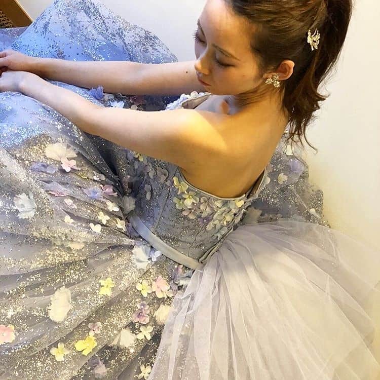 ホテルモントレウェディング【公式】 さんのインスタグラム写真 - (ホテルモントレウェディング【公式】 Instagram)「♥ ￣￣￣￣￣￣￣￣￣￣ @montereyweddingをフォローして 『 #モントレ花嫁 』『 #ホテルモントレ』の タグをつけて投稿してくださいね＊*. . ♥アイテム紹介♥ ━━━━━━━━━━━━━━✬*━ ホテルモントレ横浜💒👰 の提携先『マリエクラッセ』 @marie_classe より素敵なドレス写真をリグラム✧* ━*✬━━━━━━━━━━━━━━ . ◆ホテルモントレ公式HPはこちら* https://www.monterey-wedding.jp  #モントレ #モントレ花婿  #dressy花嫁 #プレ花嫁 #marry花嫁 #卒花 #marryxoxo #wedding #weddingceremony #weddingreception #weddingparty #weddingdress #dress #flower #weddingbouquets #プラコレ #結婚式場 #ウエディングニュース  #日本中のプレ花嫁さんと繋がりたい #結婚式 #パーティー #披露宴 #ホテルウェディング #ウェディングドレス #カラードレス #ドレス迷子 #ドレス」7月1日 17時54分 - montereywedding