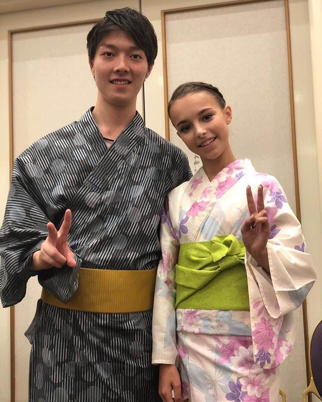 市橋翔哉さんのインスタグラム写真 - (市橋翔哉Instagram)「Have a good season!! Thank you  #annasherbakova #alenakostornaya」7月1日 17時46分 - shoya1105