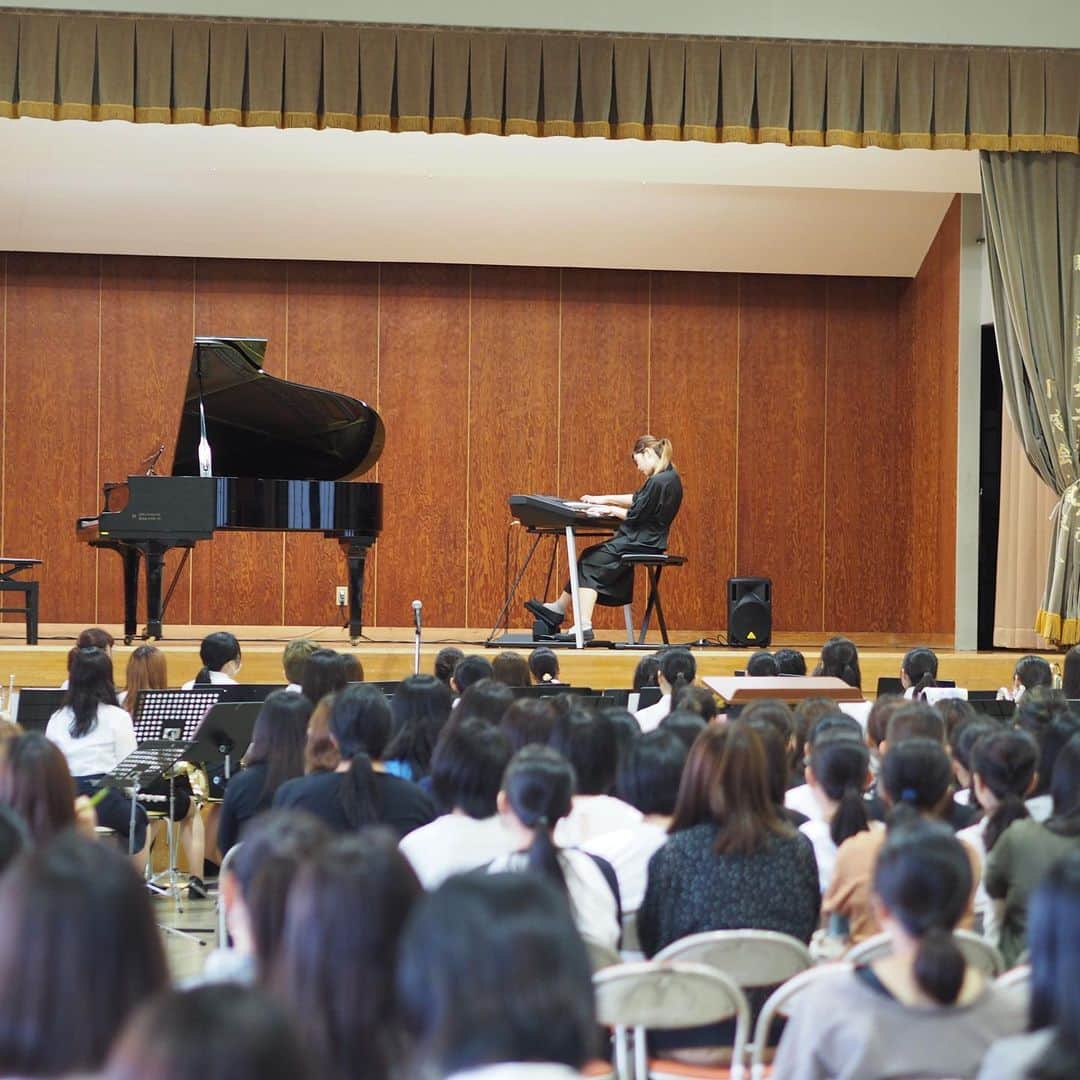 福岡女子短期大学さんのインスタグラム写真 - (福岡女子短期大学Instagram)「@音楽科 . 本日、全学生が参加する「社会人入門」は、音楽科夏季演奏会でした。電子オルガン🎹、サクソフォン🎷、声楽👗、ピアノに続き、吹奏楽の演奏を披露しました。音楽科以外の学生は美しく迫力ある演奏を楽しんでいました。 . 音楽科では7/19(金)に九州国立博物館1階カフェスペースにて「浴衣deカフェコンサート」を開催します。ご来場お待ちしております。 . . #福岡女子短期大学 #福女短 #音楽科 #福岡女子短期大学音楽科 #コンサート #音楽好きな人と繋がりたい #ピアノ #ピアニスト #コンサート情報 #ピアノ演奏 #ピアノ好きな人と繋がりたい #クラシック音楽 #クラシック #電子オルガン #サクソフォン #音大生 #音楽学部 #音大 #ドレス #進路 #👗 #女子力 #女子力アップ #写真で伝えたい私の世界 #ベストショット #私が紡ぐ物語 #その瞬間に物語を . ========[ 資料請求 ]======== ． 新しい福岡女子短期大学の資料請求（2020大学案内）を無料送付中です。本学ホームページからお気軽に申し込みください。 . 子ども学科/健康栄養学科 音楽科/文化教養学科 ． 福岡女子短期大学 住所：‪福岡県太宰府市五条四丁目16番1号‬ tel：‪092-922-4034‬（代表） . =======================」7月1日 18時02分 - fukuoka_wjc