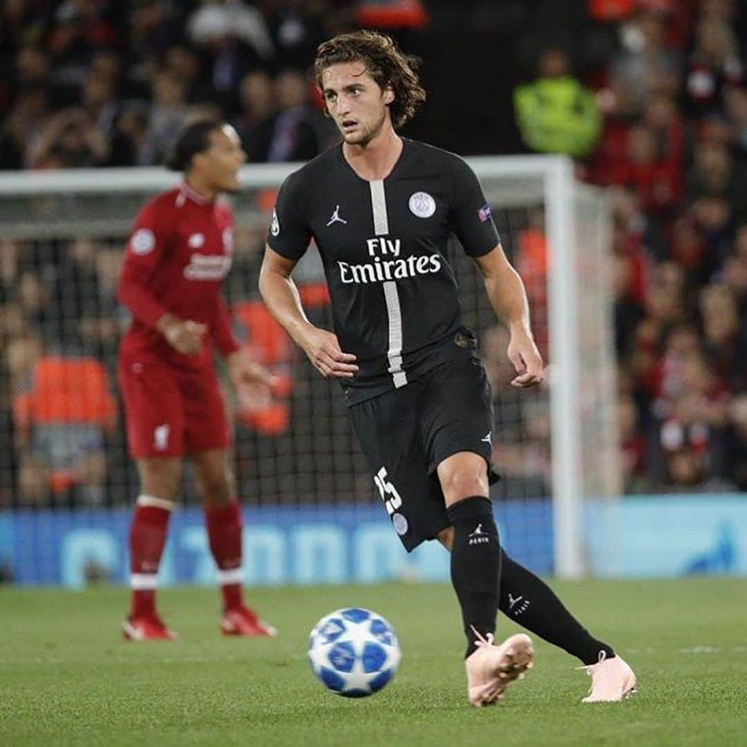 ポール・ポグバさんのインスタグラム写真 - (ポール・ポグバInstagram)「Due giorni e due arrivi al JMedical: oggi è il turno di #Rabiot che Paratici porta a Torino a parametro zero ma con una commissione di 10 milioni alla mamma-agente!  Do you like @adrienrabiot_25 ❓  Yes 👍 or No 👎? #Juve」7月1日 17時59分 - juvefanpage