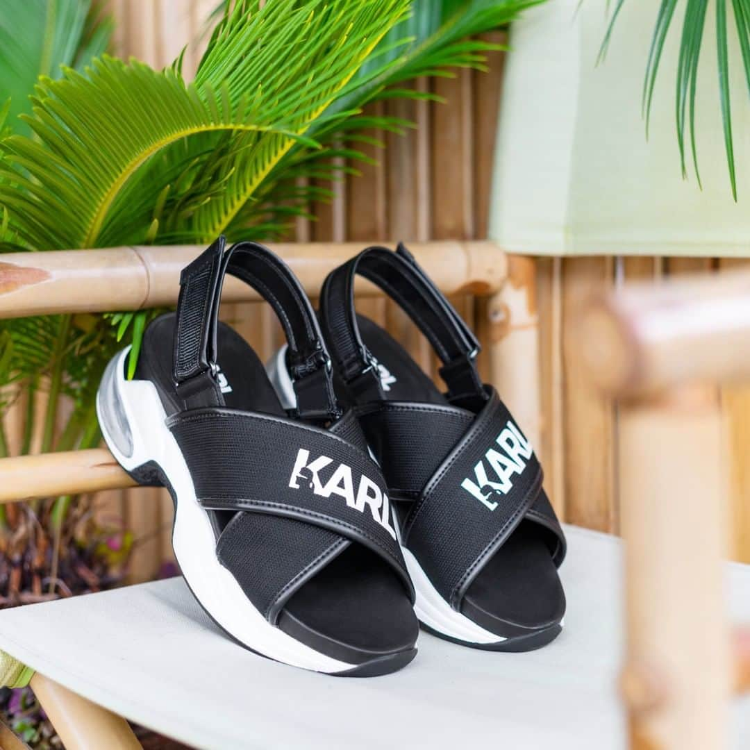 カールラガーフェルドさんのインスタグラム写真 - (カールラガーフェルドInstagram)「Just in time for summer: the chunky sneaker-sandal has arrived. #KARLLAGERFELD」7月1日 18時00分 - karllagerfeld