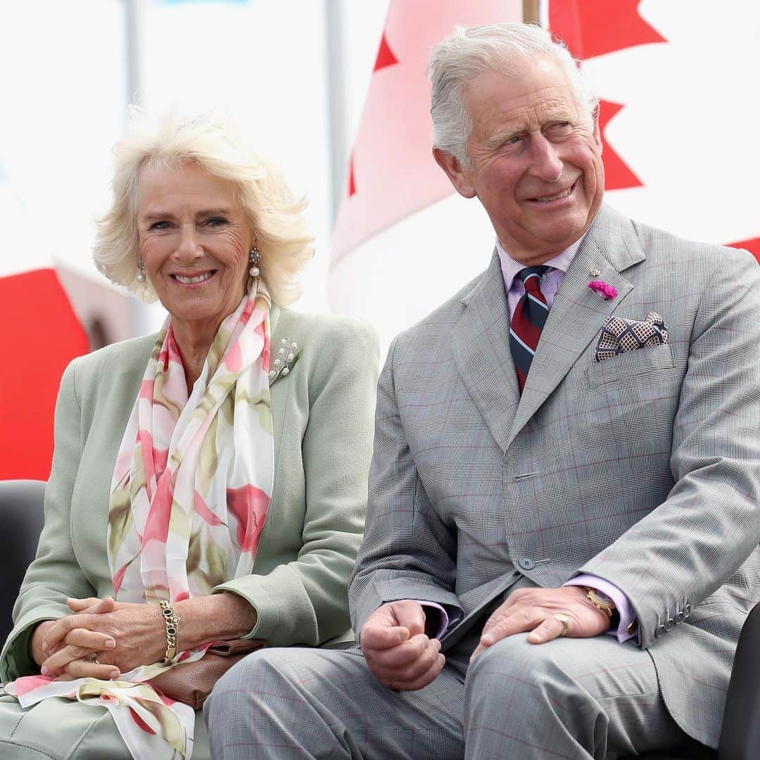 ロイヤル・ファミリーさんのインスタグラム写真 - (ロイヤル・ファミリーInstagram)「Wishing all our Canadian followers a very happy Canada Day #CanadaDay  As Queen of Canada, Her Majesty has a deeply held affection for and loyalty to a country that she first toured as Princess Elizabeth in 1951 and to which she has returned over twenty times since. Members of the Royal Family also represent Her Majesty The Queen when they visit Canada. Swipe to see photographs of The Royal Family in Canada.  The Queen is a constitutional monarch, acting entirely on the advice of Canadian Government ministers. Her Majesty is represented in Canada on a day-to-day basis by a Governor General at the federal level and by a Lieutenant Governor in each of the ten provinces, and is fully briefed by means of regular communications from her ministers, and has face-to-face audiences with them where possible.」7月1日 18時09分 - theroyalfamily