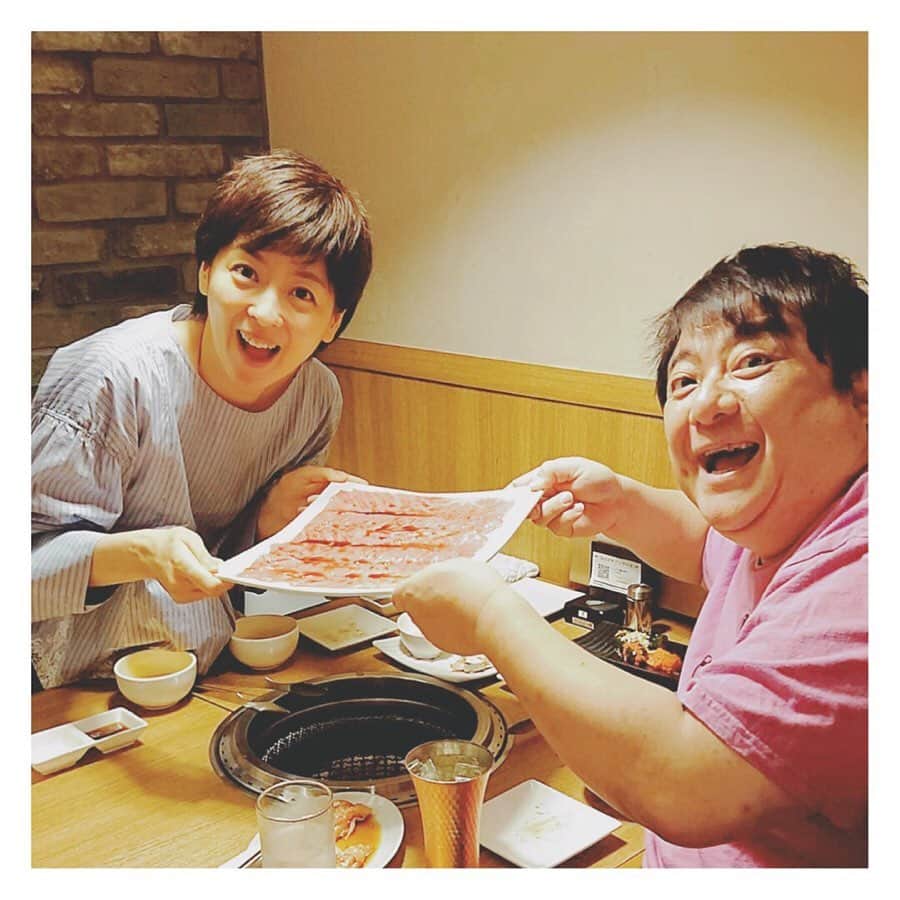中山忍さんのインスタグラム写真 - (中山忍Instagram)「お肉と癒しタイム✨ この楽しい時間をまたみんなで過ごせますように❣️ 彦ちゃん❤️ @hikomaro_honmono  久保田磨希 ちゃん❤️ @maki_kubota1973」7月1日 18時19分 - _shinobu_nakayama_