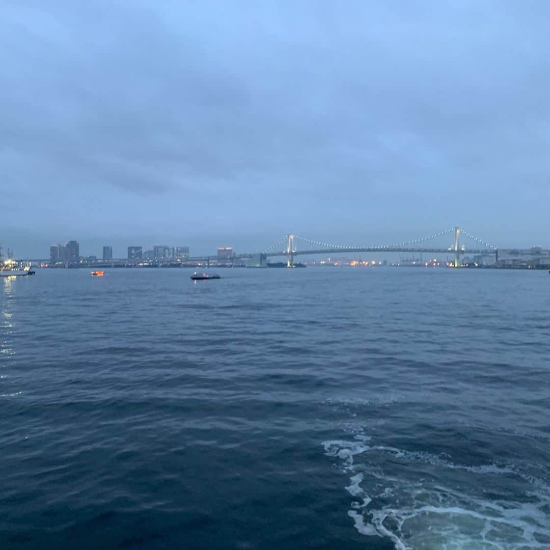 長沢美月さんのインスタグラム写真 - (長沢美月Instagram)「東京湾納涼船に乗ってきました⛴ 2017年はこうやってDJブースで喋ってたな〜と色々思い出しました😊 今では毎年乗って、同窓会みたいな感じ✨ #東京湾納涼船 #さるびあ丸 #クルージングナビゲーター #ブログ更新しました」7月1日 18時14分 - _mizuki_0212