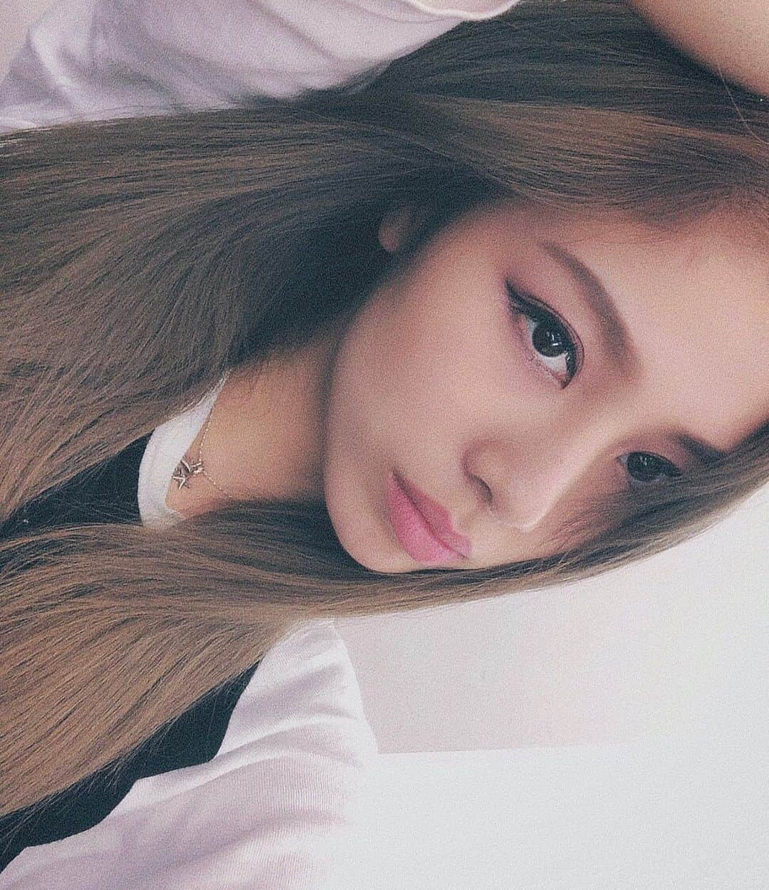honoka のインスタグラム：「雨続いてますね。 はやくアラジンみないと トイストーリーはじまるやん。 ついこの前まで トイストーリー4の公開まで まだまだやなぁー思ってたのに。 もうきてしもた。 ほんまに時が過ぎるのって早いよなー。  もう7月ですよ。」