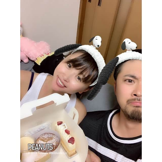 NON-Pさんのインスタグラム写真 - (NON-PInstagram)「🤵💍👰6月27日の結婚記念日当日は、、 パパがケーキを買って早く帰って来てくれた🍰❤️ ・ ユウシンをいつも通り早めにお風呂＆寝かしつけしたいから、記念日だけど外食とかはムリ🙅‍♀️ …だけど、🏠でゆっくり晩ご飯＆ケーキ食べて、ささやかにお祝いしました㊗️❤️❤️ ・ ささやかでも幸せだったらそれが1番👍❤️❤️ ・ 最近のユウシンゎ、ゴロンゴロン寝返りしまくって、益々目が離せなくなりました👶🏻‼️ ・ 記念日も記念日じゃない普通の日も、毎日幸せだゎ👪❤️❤️❤️ ・ ・ #weddinganniversary #結婚記念日 #0627 #記念日 #4anniversary #9anniversary #cake #toshiyoroizuka #🍰 #delicious #㊗️ #ささやかな幸せ #毎日幸せ #👶🏻 #baby #boy #4ヶ月ベビー  #寝返り #元気 #family #happy #smile #cute #🤱🏻 #👪 #家族 #宝物 #mylove #iloveyou #愛してる」7月1日 18時25分 - nonp_mam