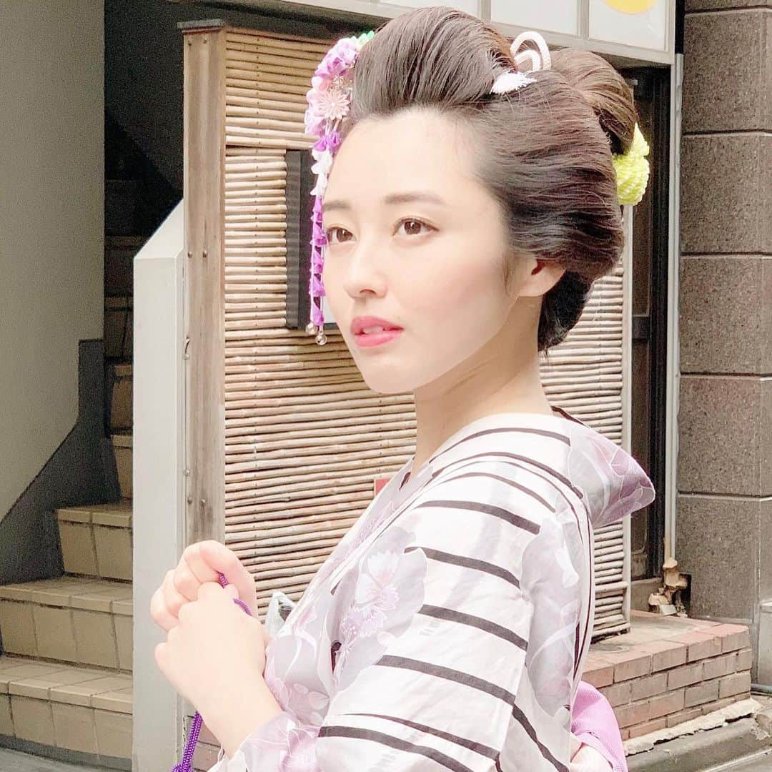 入澤優さんのインスタグラム写真 - (入澤優Instagram)「今年は海じゃなくて花火大会行きたいな…💍 実はこの髪型かつらではなく地毛です。 プロの技術を受けられるのは幸せですね。  短い髪なのに丁寧に作ってくださったプロの髪結い師さんに感謝です🙏🙏貴重な体験をありがとうございました😊！ #いいねください #フォローしてね #浴衣 #紫浴衣 #和 #和装アップ #かつら #ヘアアクセサリー #日本髪  #日本髪アレンジ」7月1日 18時45分 - penchan0327