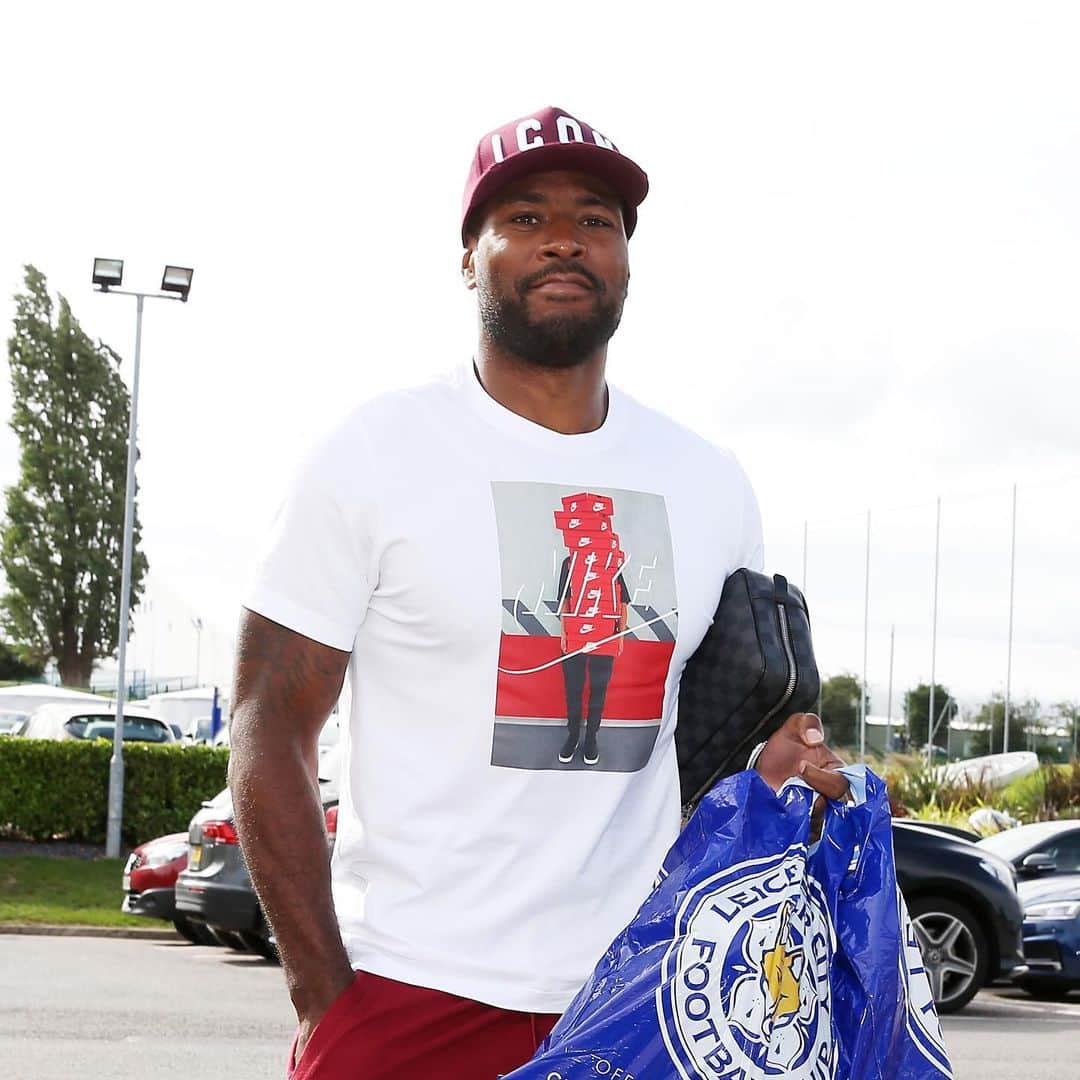 レスター・シティFCさんのインスタグラム写真 - (レスター・シティFCInstagram)「Checking in for Day 1 💼 . . . #lcfc」7月1日 18時50分 - lcfc