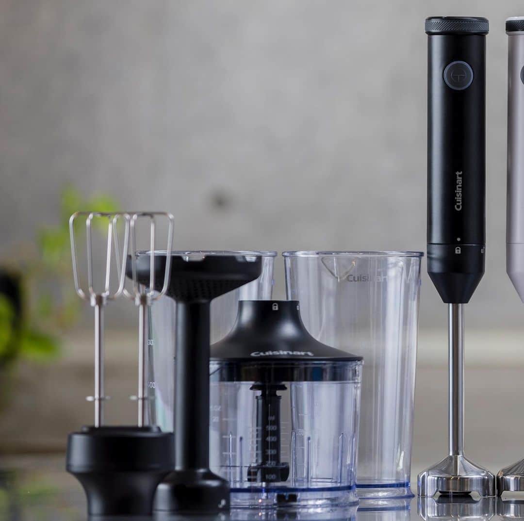 Cuisinart(クイジナート)ジャパン公式アカウントさんのインスタグラム写真 - (Cuisinart(クイジナート)ジャパン公式アカウントInstagram)「ハンドブレンダー？ このアタッチメントはなに？？？ ？？？ . その答えは、マッシャー✨ . ワクワクするような使い心地なんですよ❣️ . 新しく登場した スリムアンドライト マルチハンドブレンダー。 HB-702には、ブレンダー、ビーター、チョッパーに加えてマッシャーがついたデラックスセット❣️ . 出産祝いなどのギフトにも..✨ . ピックのモデルさんは、ケーキデザイナーの太田さちかさん @sachica_kidsartlifeproducer です‼️ . . Enjoy Cuisinart❣️ . . . #クイジナート #クイジナートハンドブレンダー #ハンドブレンダー #マッシャー #出産祝い #結婚祝い #ギフト #はじめて手にとったその日からおうちごはんが変わる  #スリムアンドライトマルチハンドブレンダー  #新製品 #ワクワク #楽しすぎ #クイジナートのハンドブレンダー軽い  #クイジナートのハンドブレンダー欲しい  #離乳食 #ハンドブレンダー大活躍  #ハンドブレンダー神  #クイジナートスタイル #クイジナート大活躍 飽きのこない家電 #Cuisinart #Cuisinartjapan」7月1日 19時04分 - cuisine_art