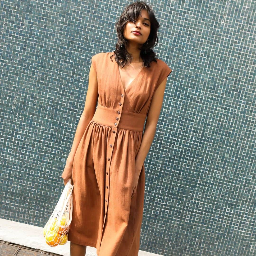 クーカイのインスタグラム：「La robe Sandy, aux couleurs terracotta, mettra en lumière votre joli teint hâlé de cet été ! . . . #kookaiette #fashion #outfit #style」