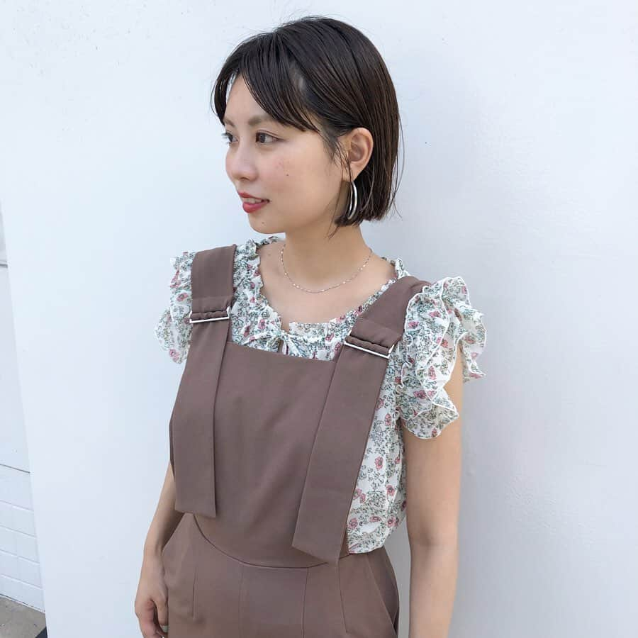 flower OFFICIAL WEB STOREさんのインスタグラム写真 - (flower OFFICIAL WEB STOREInstagram)「coordinate...❤️ . ✔️sea flower blouse ☞【305060276】キーワード検索可能🔍💕 ✔️ simple salopette ☞【305150318】キーワード検索可能🔍💕 …… 商品について等お気軽にコメント下さい＊ #flower #flowerwebshop #webshop  #通販サイト #ネットショッピング  #レディースファッション #love #girl #style #fashion #coordinate #shopping #tokyo  #花柄ブラウス #サロペット #salopette #sale #セール」7月1日 19時02分 - flower_web