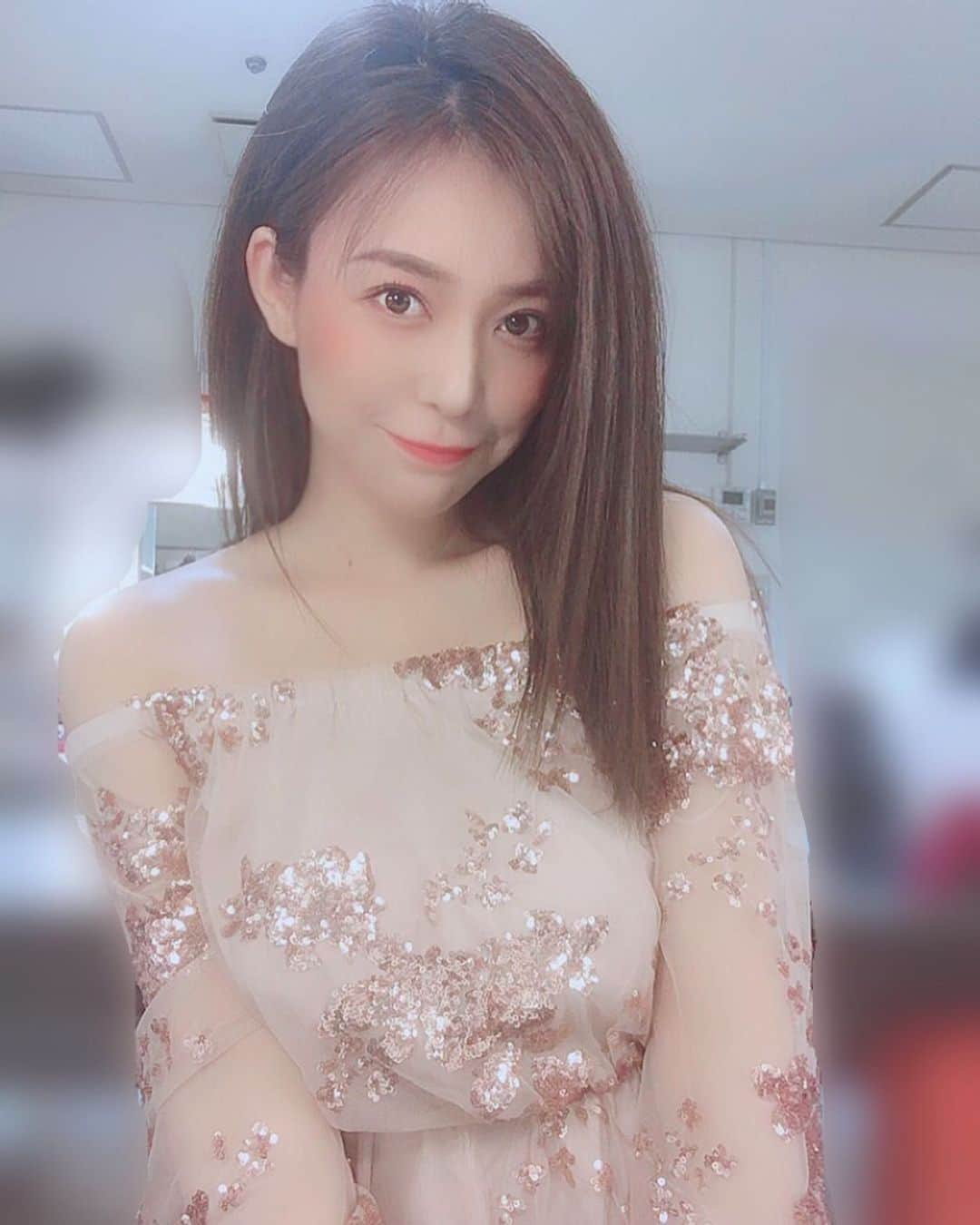 平塚千瑛さんのインスタグラム写真 - (平塚千瑛Instagram)「無事に舞台が終演しました🌟 来て下さった皆様、本当にありがとうございます☺️‼️ 朝からお腹かかえて笑いっぱなしで、女子楽屋が本当に楽しくて。。 寂しさ爆発😭 人気脚本家さん4名のラフカット2019🌟 矢島弘一さん、宮藤官九郎さん、川口俊和さん、堤泰之さん‼️ そしてスタッフの皆様、共演者のみんな、本当にありがとうございました！ また一緒にお芝居しましょう☺️ . . . . . #actress #model #gravure  #japanesegirl #asiangirl #Gカップ #グラビア  #followｍe #smile #筋トレ  #cordinate  #diet #セルフメイク #makeup #corset #photobook #fitnessgirl  #nudephotobook #メイクアップ #アイメイク  #富士額 #巻き髪 #ロングヘアー #美容 #美容室」7月1日 19時05分 - chiaki_hiratsuka