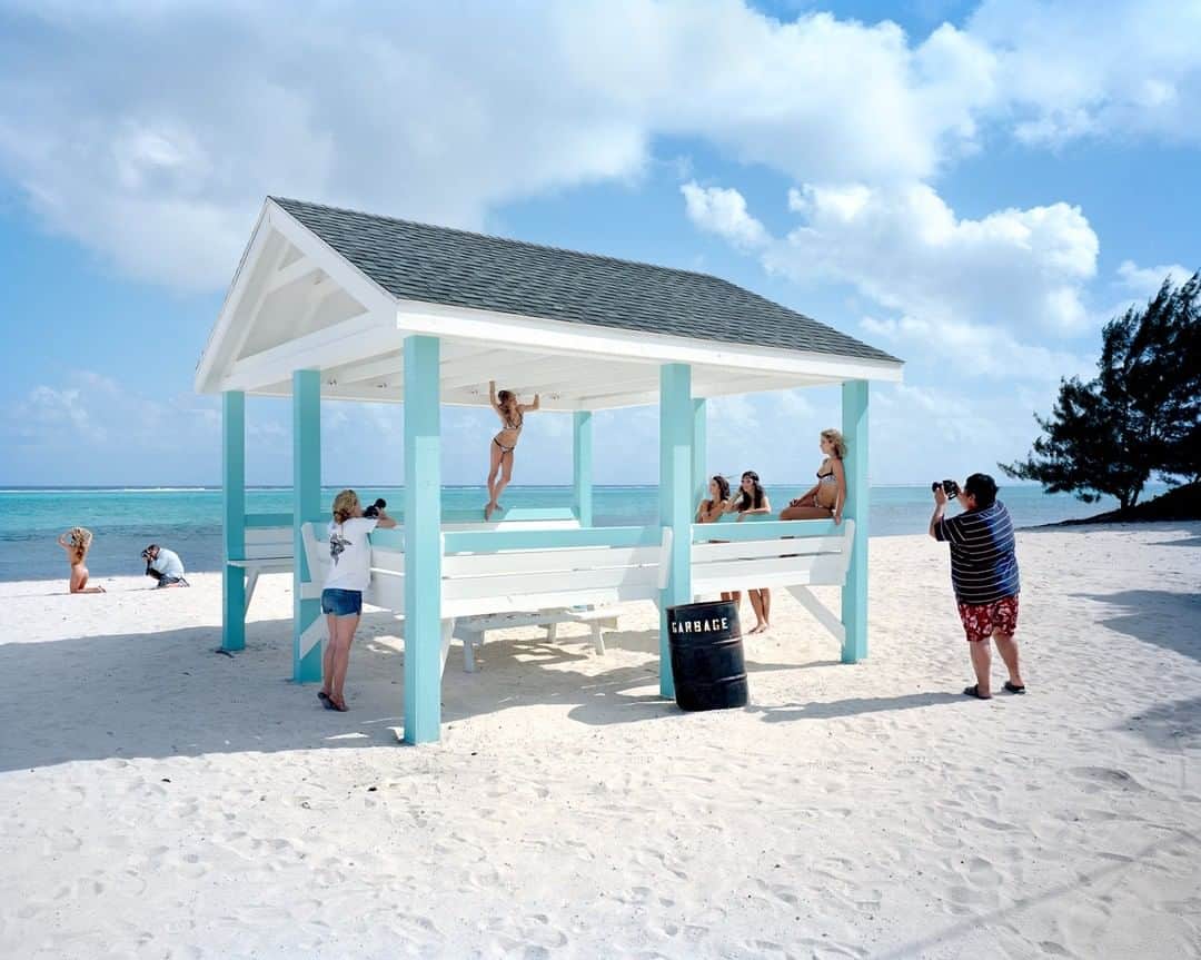 National Geographic Travelさんのインスタグラム写真 - (National Geographic TravelInstagram)「Photo by Gabriele Galimberti @gabrielegalimbertiphoto and Paolo Woods @paolowoods | Photographers and models work on a white beach in Gran Cayman. The Cayman Islands are one of the major offshore centers in the world, but they are also a popular tourist destination. #Grandcayman #cayman」7月1日 19時10分 - natgeotravel