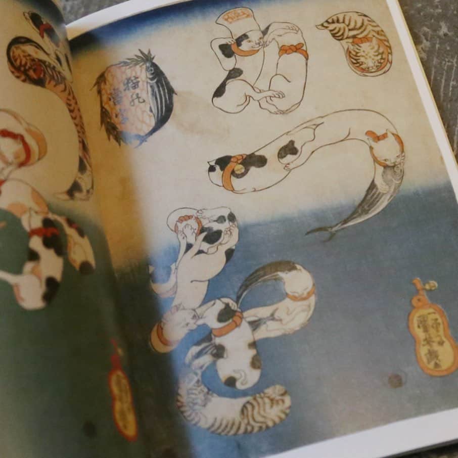 nostos booksさんのインスタグラム写真 - (nostos booksInstagram)「猫への愛は江戸時代から変わらないようです。猫を描いた浮世絵を集めた展示会『にゃんとも猫だらけ』の図録を見ると、現代にも負けないかわいがりぶりが伝わってきます。﻿ ﻿ 歌川国芳など、現代も名が知られる浮世絵師たちが描いた猫たち。美人画の中でペットとして愛される様子や、擬人化して人間のように生活する猫、一文字ならぬ猫文字などアイデア満載。﻿ ﻿ これを見るとますます猫への愛が深まるかも！？﻿ ﻿ ﻿ 『にゃんとも猫だらけ』展図録は店頭のみの取り扱いになります。店舗取り置きもできますので、気になる方はお気軽にお問い合わせください。 ﻿ #にゃんとも猫だらけ #歌川国芳 #歌川広重  #nostosbooks #ノストスブックス #松陰神社前 #松陰神社前駅 #松陰神社商店街 #世田谷線#古本 #古本屋 #古書店 #東京古書店 #古本屋巡り #アート本 ＃アートブック #デザイン本﻿ #ブックデザイン」7月1日 19時11分 - nostosbooks
