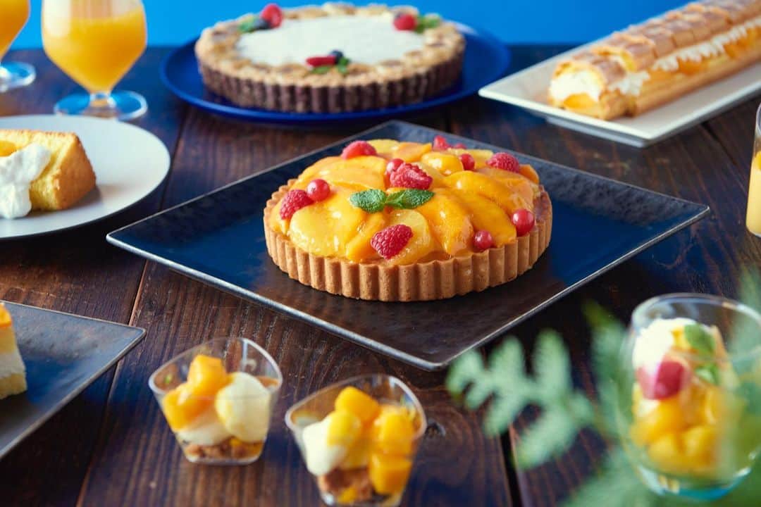 品川プリンスホテルさんのインスタグラム写真 - (品川プリンスホテルInstagram)「太陽を思わせる鮮やかな色と芳醇な香りで気分は南国にエスケープ✈︎ . マンゴー尽くしのスイーツブッフェ。 . DINING &BAR TABLE 9 TOKYO 『常夏のマンゴーデイズ』 7/1mon. 〜 8/31sat. .  Feel as if you have escaped to a southern country with vibrant colors that make you think of the sun and rich fragrances ✈︎ It's a mango-filled sweets buffet. . #shinagawaprincehotel #princehotel #sweets #travellers #trip #instatravel #luxuryhotel #tokyo #japan #beautifulhotels #品川プリンスホテル #品川 #スイーツブッフェ #ホテルブッフェ #常夏のマンゴーデイズ」7月1日 19時21分 - shinagawaprincehotel