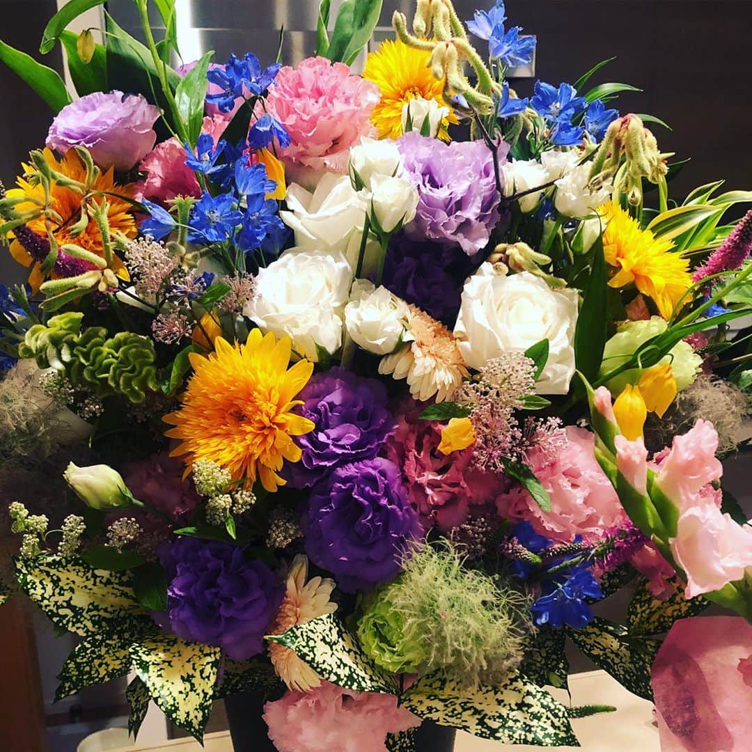 笛木優子のインスタグラム：「今日も一日お疲れ様でした🙆‍♀️ 本日より朗読劇のキャスト先行が始まっています。プロフィールにリンク先があります。よろしくお願いします🙇☔️」