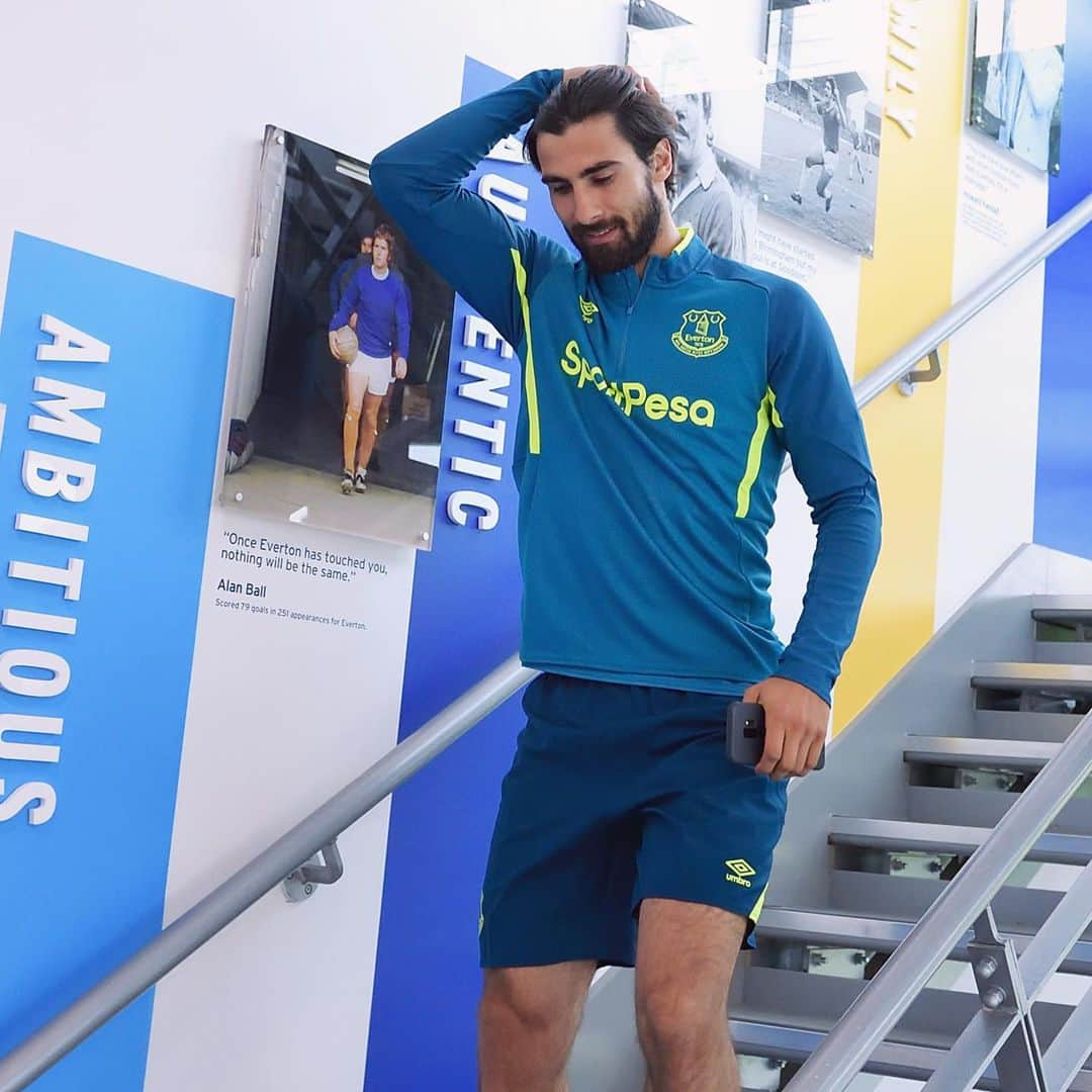 エヴァートンFCさんのインスタグラム写真 - (エヴァートンFCInstagram)「We’re back! 😁🙌 • • • #everton #efc #coyb #blues #toffees #preseason #firstday #training #premierleague #pl」7月1日 19時33分 - everton