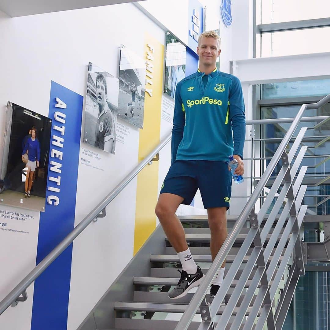 エヴァートンFCさんのインスタグラム写真 - (エヴァートンFCInstagram)「We’re back! 😁🙌 • • • #everton #efc #coyb #blues #toffees #preseason #firstday #training #premierleague #pl」7月1日 19時33分 - everton