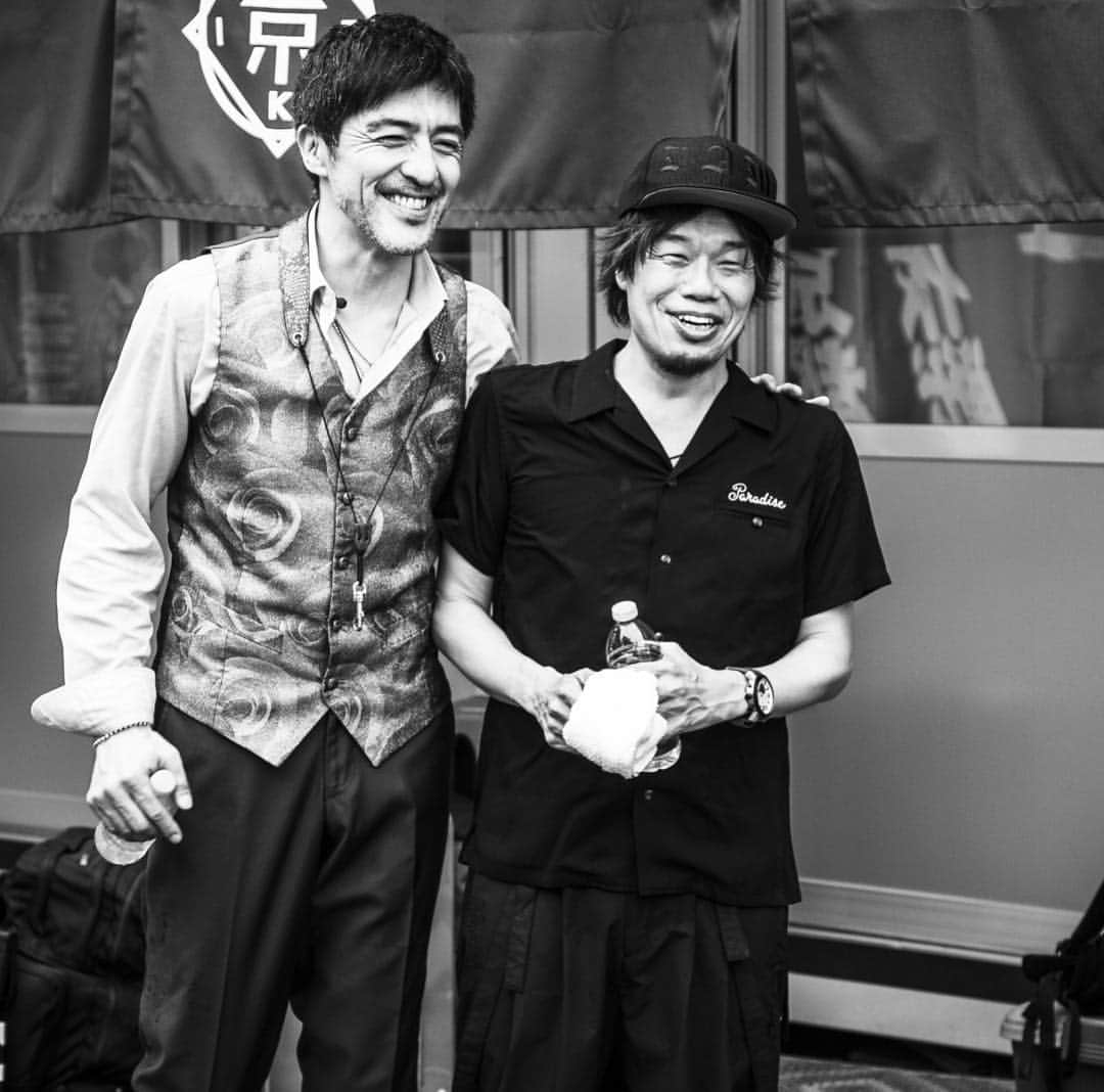 タクマ さんのインスタグラム写真 - (タクマ Instagram)「今年もステージ上で谷中さんに失礼な口の聞き方を沢山してしまいましたが谷中さんは"おもしろかったぞ"と褒めてくれはりました。スカパラと居るといつもいつもとても楽しい気持ちになります^ ^強くて優しい大好きな先輩です😁  photo by @a.yanaka  photo by  @hiranodaisuke」7月1日 19時34分 - takumamitamura