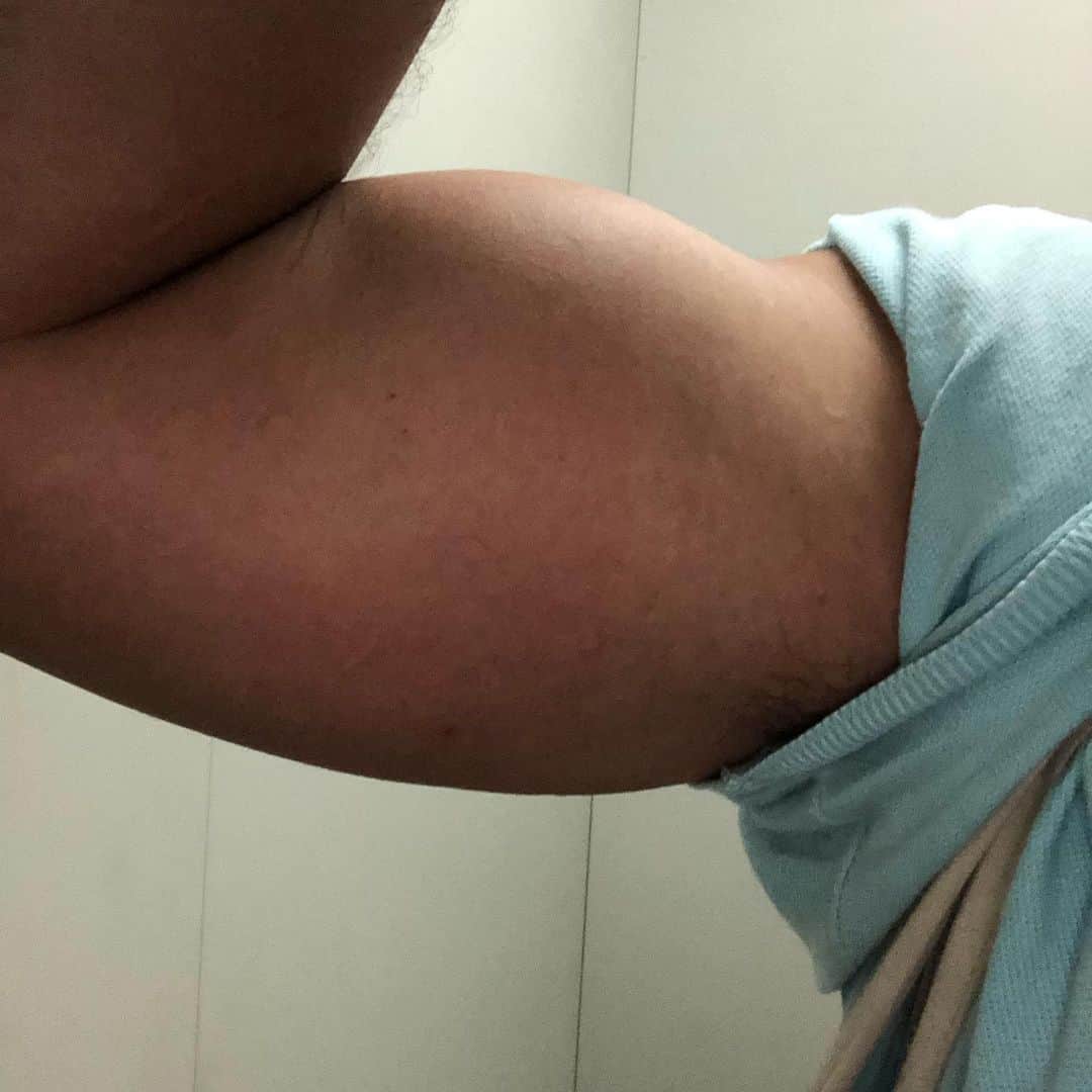 GOSAMARUのインスタグラム：「加圧トレーニング終了！！ よっしゃ！！ 練習後に腕回り測ったら43cmだった👍 目標まで、あと7cm！！ 僕なら行ける！！ だって、僕だもん🤗😬 #加圧トレーニング #rd_pw #GOSAMARU #沖縄 #筋トレ」