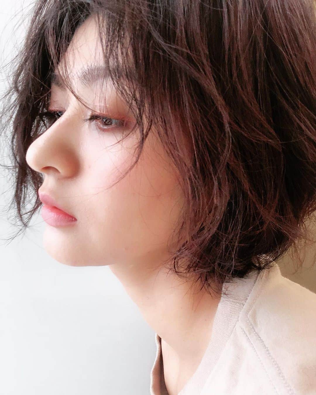 石井美絵子さんのインスタグラム写真 - (石井美絵子Instagram)「発売中のCLASSY.８月号での ヘアメイク🎨 カラーアイライナーが 欲しくなる撮影でした♡ #shooting #fashion #makeup #eyemakeup #eyeliner #hairmake」7月1日 19時43分 - mikako.ishii