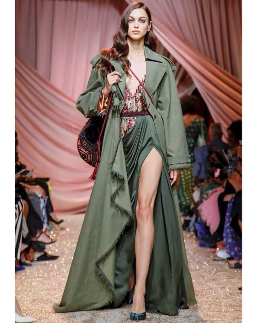 Zhenya Katavaのインスタグラム：「Let’s start 💚 @ulyanasergeenko  #couture」