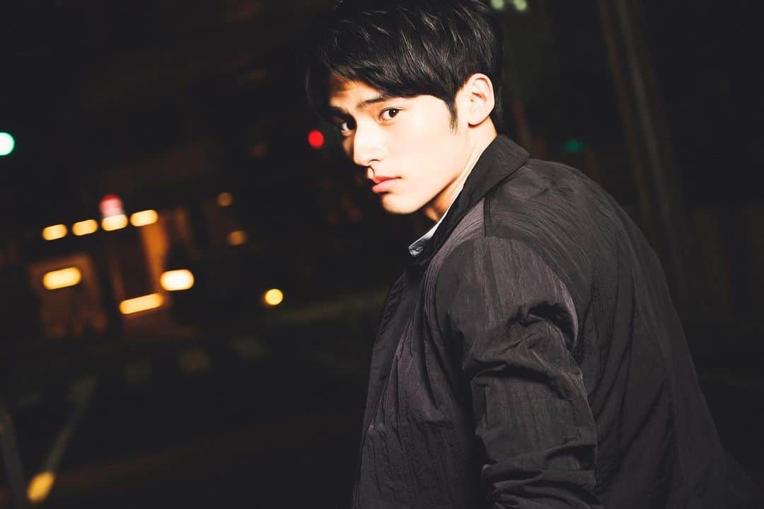 のインスタグラム：「#岡田健史  #kenshiokada  #ポートレート  #portrait  #portraitphotography  #網中健太  #kentaaminaka」
