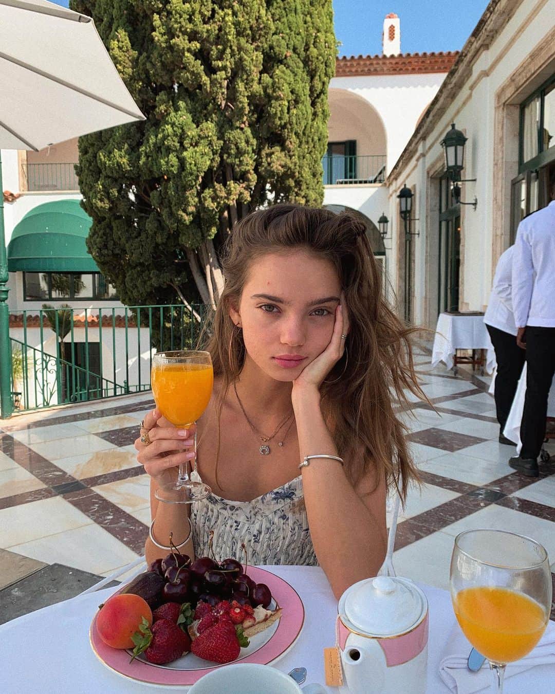 Inka Williamsさんのインスタグラム写真 - (Inka WilliamsInstagram)「Don’t get me started on European freshly squeezed OJ 🍊🤤 instead ill talk about a lil GIVEAWAY ! Win a night + Breakfast at one of the Most Elegant and historical 5 star Hotels in Spain @lagavinasagaro Founded in 1932. It’s Located on a beautiful coast of S’Agaró , Costa Brava (about an hour drive from Barcelona) . Not only the building is ancient and full of history, it also has The best Brekkie Buffet +  pristine blue pebbled beaches right at the bottom of the hotel. All you have to do is follow myself and @lagavinasagaro , & Tag as many friends as you want in the comments! @lagavinasagaro will announce the winner on their page on friday the 5th! Goodluck ✨」7月1日 20時13分 - inkawilliams