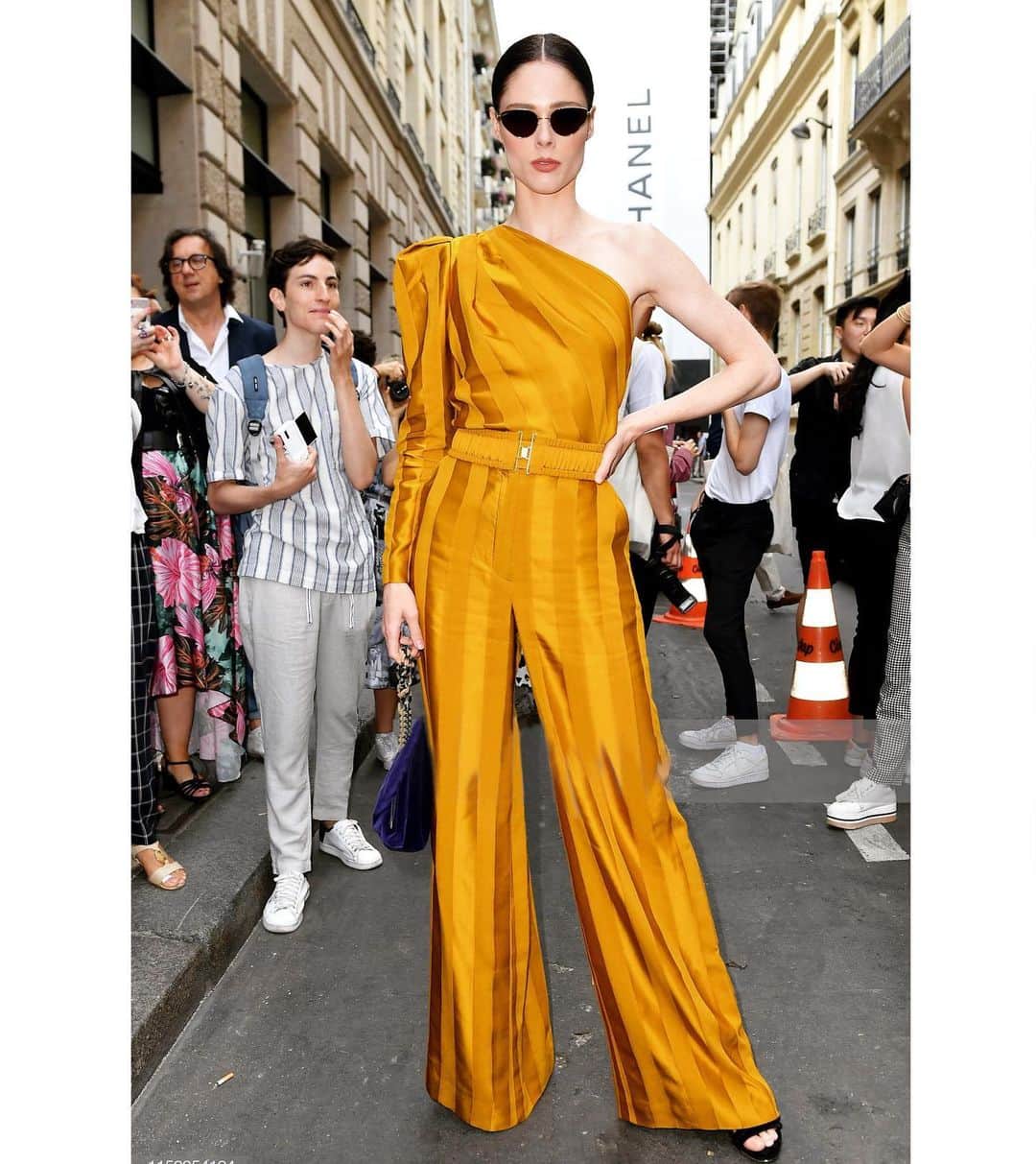 マーティン グラントのインスタグラム：「Coco Rocha @cocorocha wearing MARTIN GRANT Resort SS2020 Look 32 Mustard Striped One shoulder top and Wide leg Pants during the Haute Couture Paris Fashion Week.」