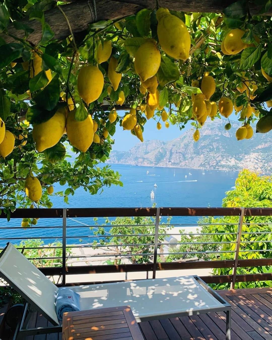 Travel + Leisureさんのインスタグラム写真 - (Travel + LeisureInstagram)「During the summer, notes of lemon hang in the air and festivals enliven hamlets along the drive from the Bay of Naples to the Gulf of Salerno, making it the ideal time to travel to the Amalfi Coast. Get our guide to the region at the link in bio! #tlpicks courtesy of @casaangelinalifestyle」7月2日 7時06分 - travelandleisure