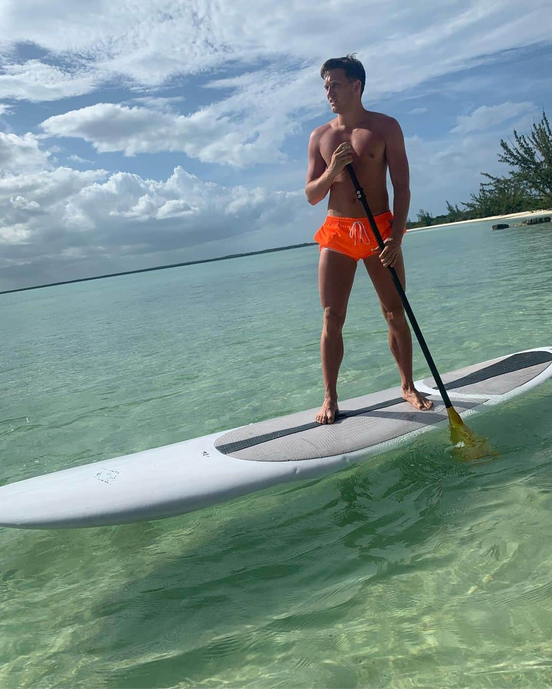 ピオトル・ジエリンスキのインスタグラム：「Last day..🇧🇸🏄🏻‍♂️🏝 @lauraslowiak」