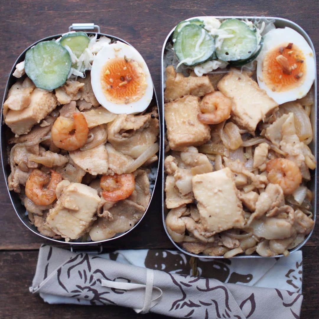 のインスタグラム：「07.02 豚肉と厚揚げの中華炒めのっけ弁当  #roco弁 #お弁当 #高校生弁当 #高1男子弁当 #obento #bento #sensedemasaki #手ぬぐい #箸入れ」