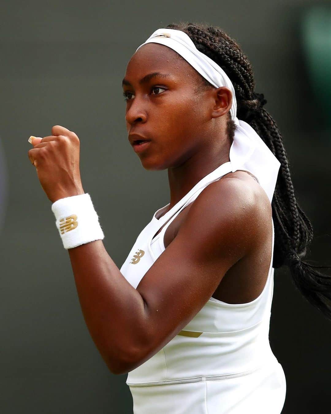 Teen Vogueさんのインスタグラム写真 - (Teen VogueInstagram)「@cocogauff just made history and I'm emotional about it!! 😩 Read more about the 15-year-old tennis prodigy's Wimbledon victory (over none other than Venus Williams) at the link in bio. ✊🏾🎾」7月2日 6時08分 - teenvogue