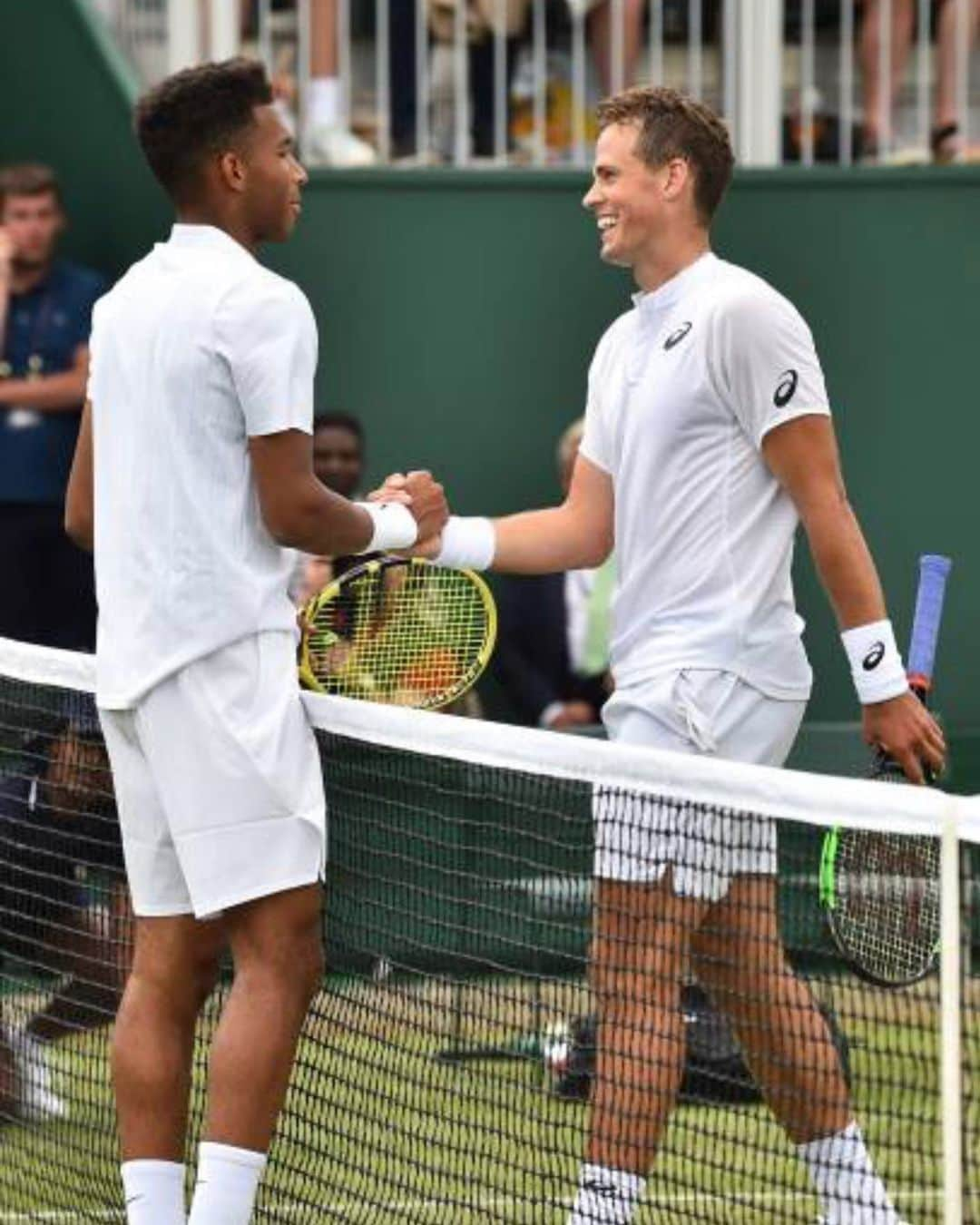 フェリックス・オジェ＝アリアシムさんのインスタグラム写真 - (フェリックス・オジェ＝アリアシムInstagram)「Happy to have shared the court with this great friend on Canada Day🇨🇦 Special moments that I will always remember 🙌🏽 #lovethisguy #moments」7月2日 6時09分 - felixaliassime