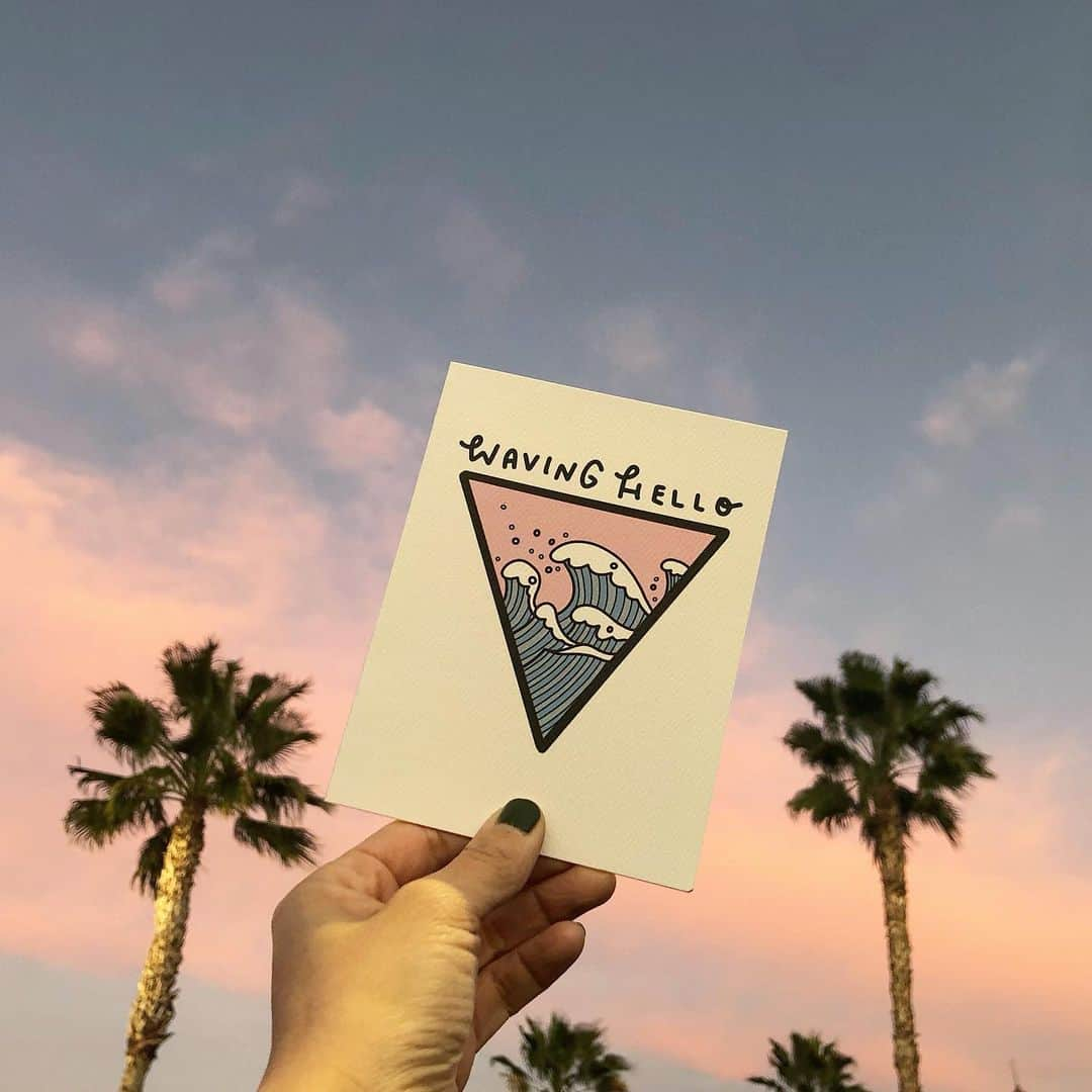 フリーディアさんのインスタグラム写真 - (フリーディアInstagram)「Summer skies are back! Feels like it’s been a while and definitely enjoying the beautiful colors the sky gives us. #wavinghello #art #newmoonpaper #cards #greetingcards やっと夏の空になってきた。久しぶりだけど、最高だね。#surf #surfer #waves #ocean」7月2日 6時24分 - friediamn