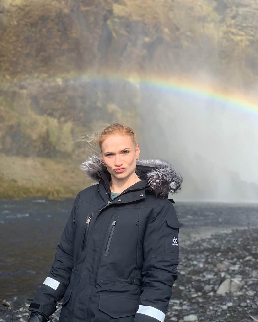アニー・スラスドーターさんのインスタグラム写真 - (アニー・スラスドーターInstagram)「Feeling feisty on a Monday!  PS. Iceland, you are one sexy lady. #space #freshAir #water #rainbows 📷 @prestonsmithphotography」7月2日 6時24分 - anniethorisdottir