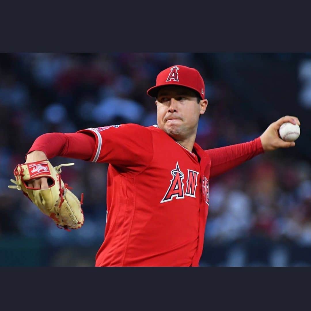 デライノ・デシールズ・ジュニアのインスタグラム：「My heart is crushed. Life is so unpredictable and we should never take anything for granted. This isn’t just a loss just for the Los Angeles Angels but a loss for our entire baseball family and community. It was a pleasure to have competed against you over the past 5 years. You were a true competitor and my thoughts and prayers will forever be with you and your family. Rest in paradise brother. 😢🙏🏾💔」