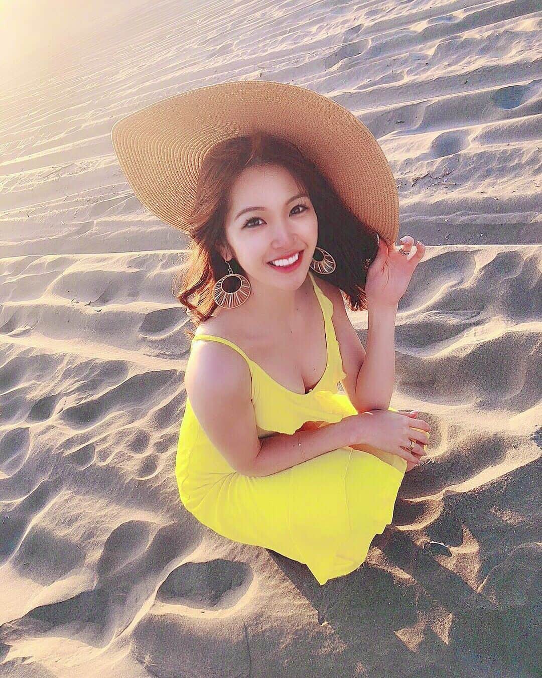 のインスタグラム：「2019年も半分が過ぎたので コメント返しでもしよーかな☺︎ この投稿にコメントしてくださいなっ♡ #コメント返し #コメント #九十九里浜 #海 #ワンピース #zara #ザラ #砂浜」