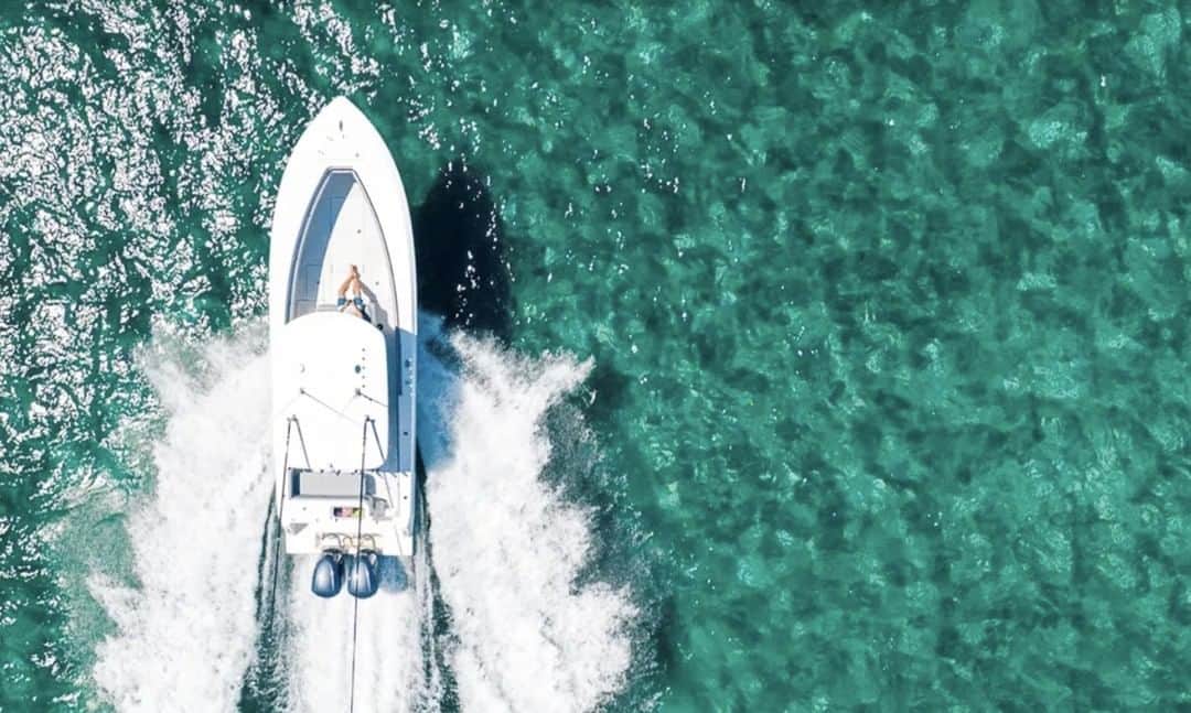 のインスタグラム：「Clear water commute. 📷: @_joncoudriet_ #SeeWhatsOutThere」